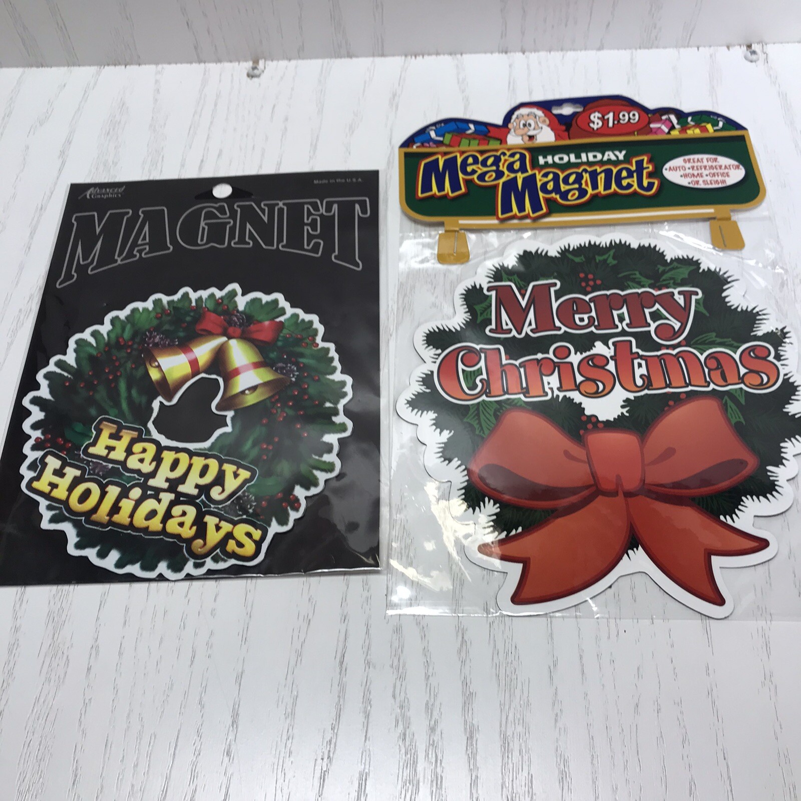 Set Of 2 Vtg Christmas Wreath Magnets New(bin-h)