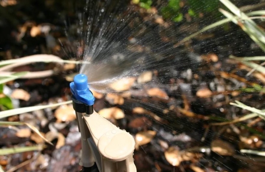 Drip Irrigation Micro Sprays Quarter-Circle Pattern 50 Psi Blue Finish 12-Pack