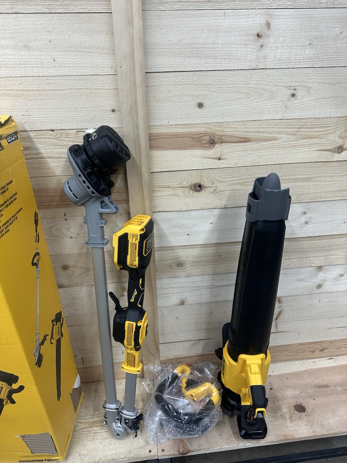 DEWALT 20V MAX String Trimmer & Blower (Tool Only) Open Box OZA-20T
