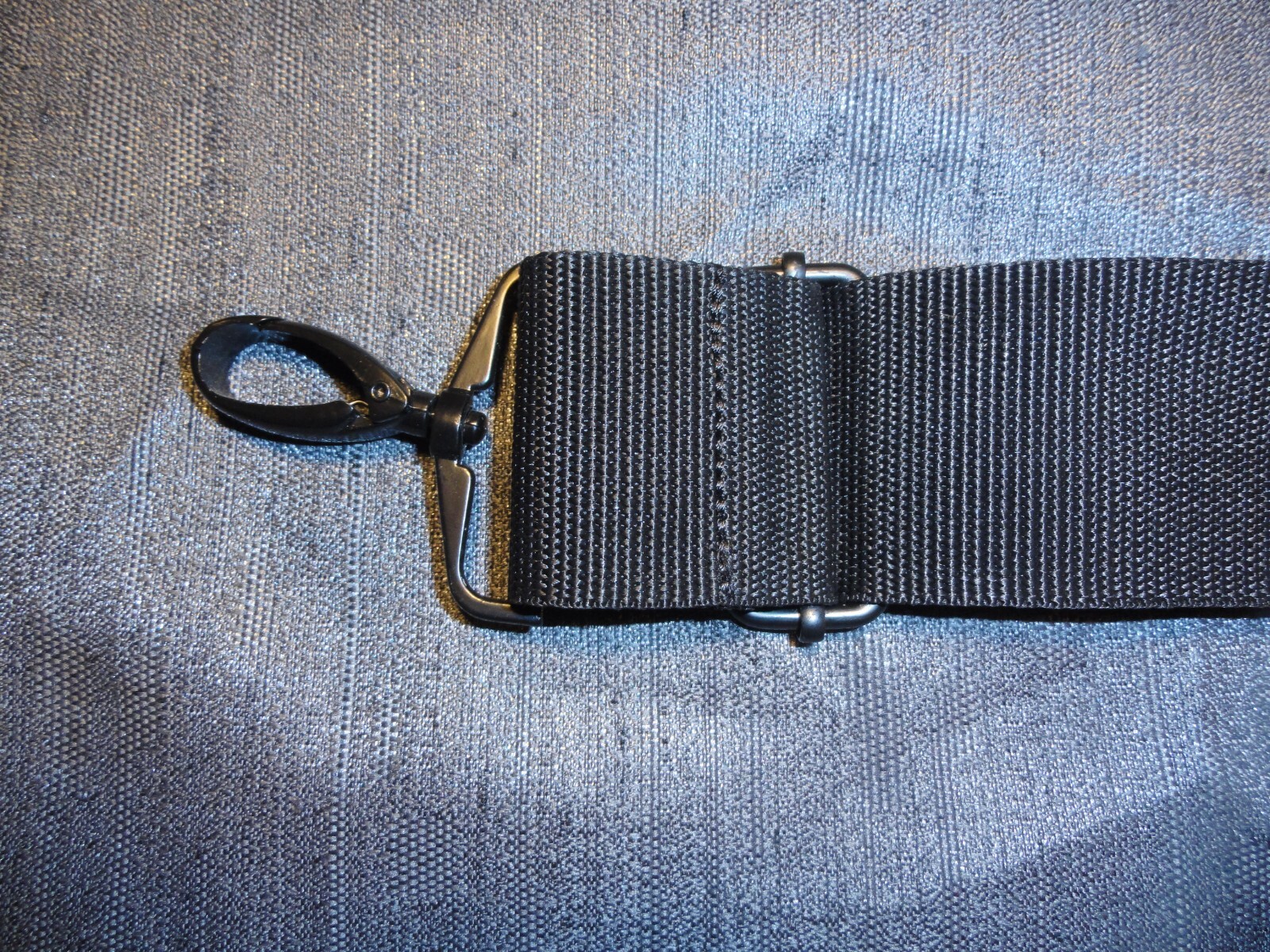MILITARY GRADE PADDED SHOULDER STRAP W/ REINFORCED HARD LOCKING GATED CLIPS