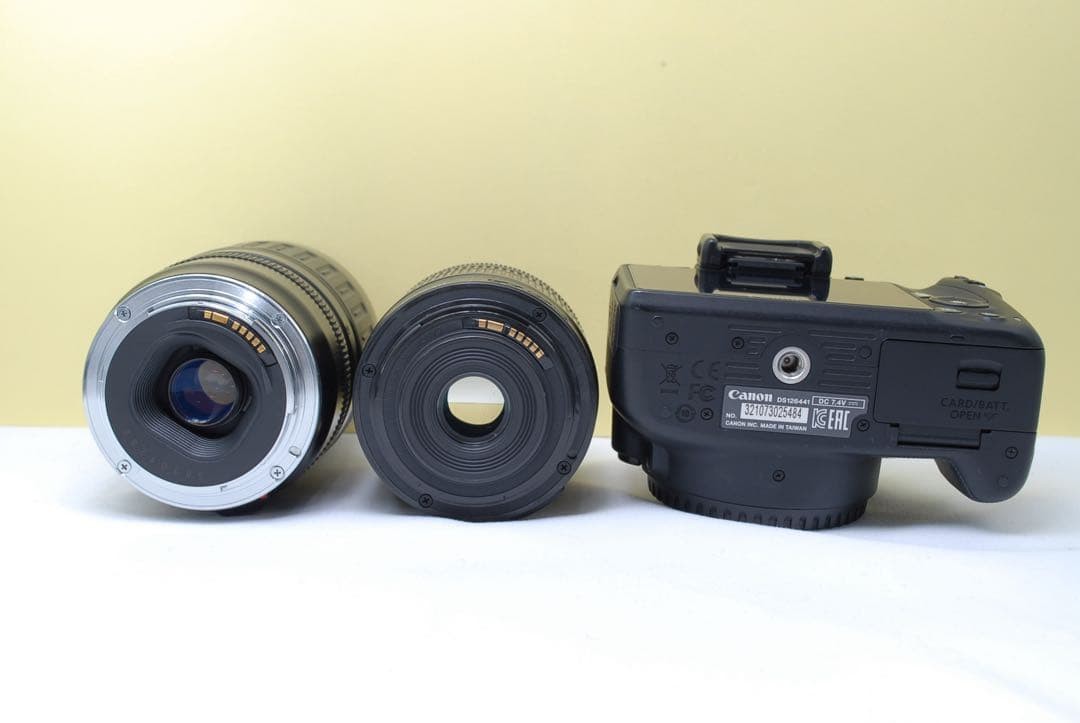 Canon EOS Kiss X7 double lens