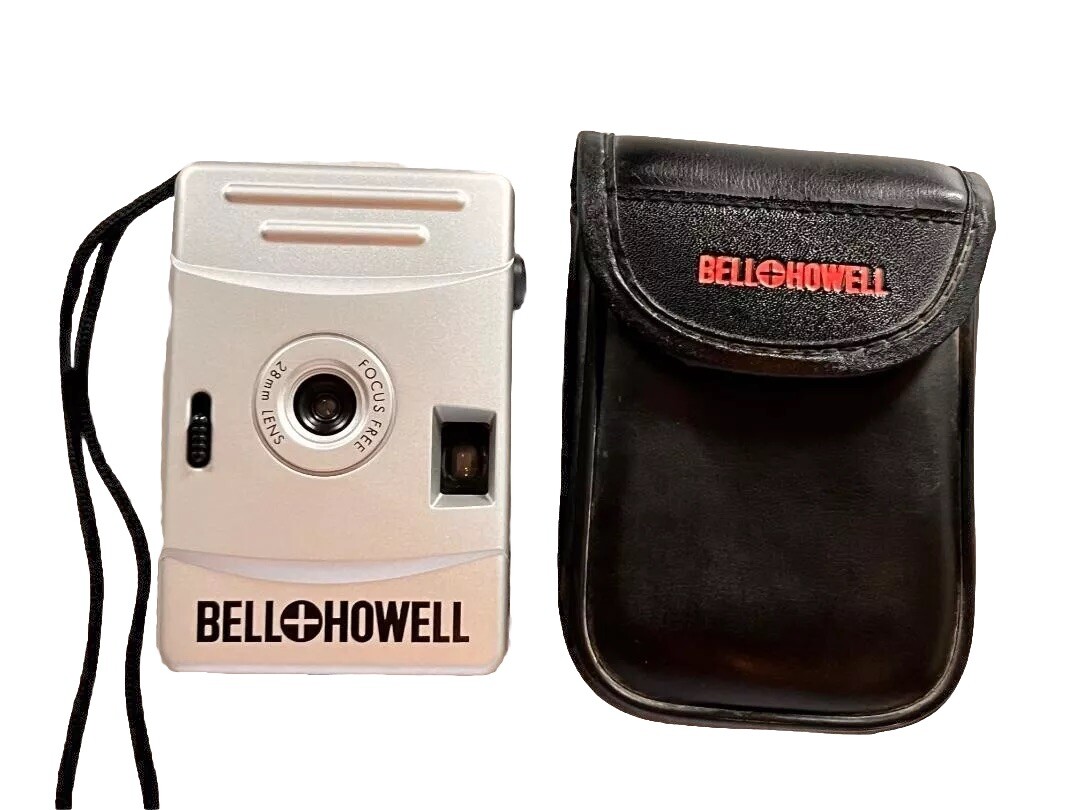 Bell Howell Ultra Compact 35 mm Camera Focus Free 28mm Lens Silver in Black Case