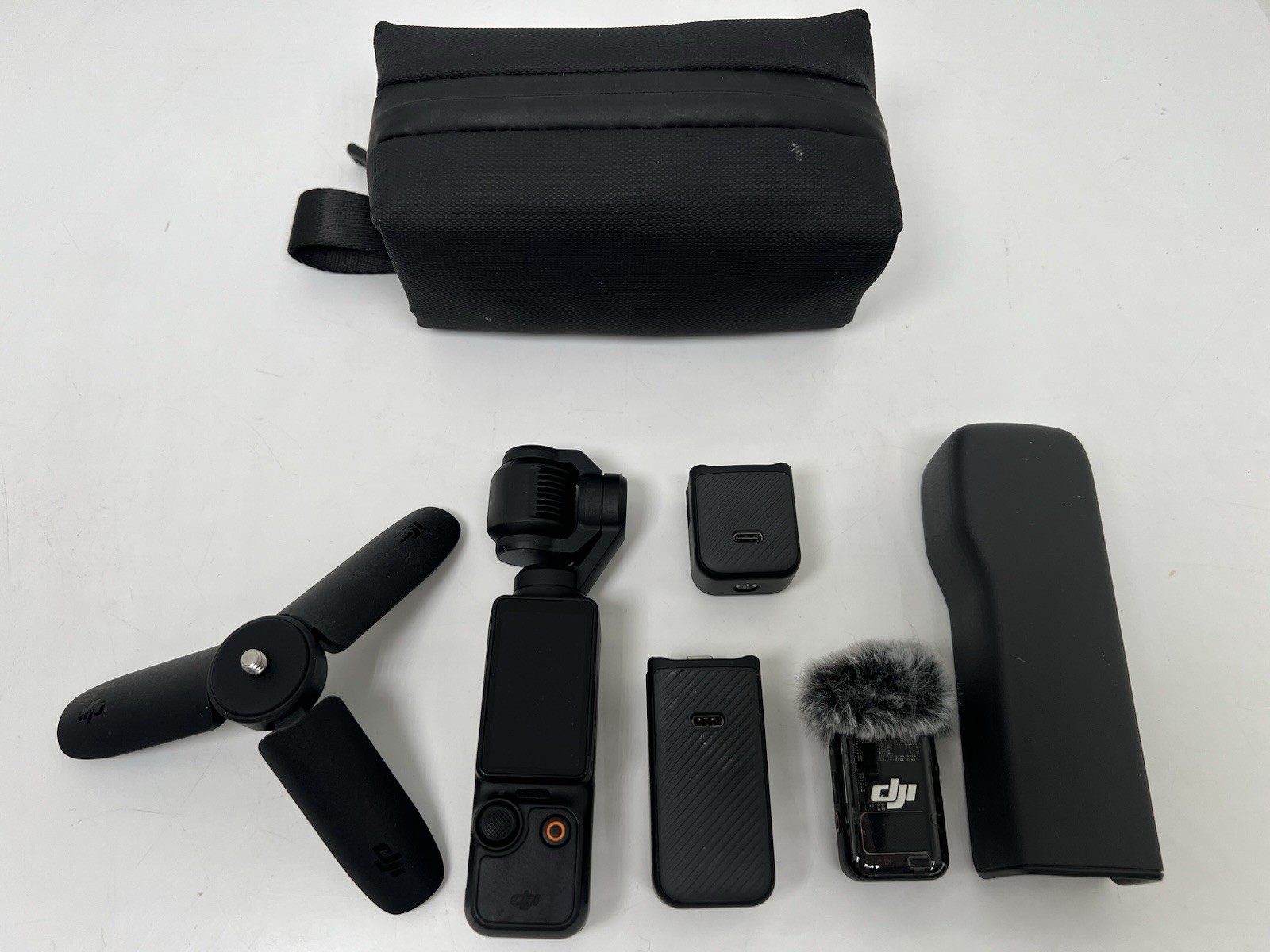 DJI Osmo Pocket 3 Creator Combo 4K Camera 3-Axis Gimbal W/ Mic & Docks USED