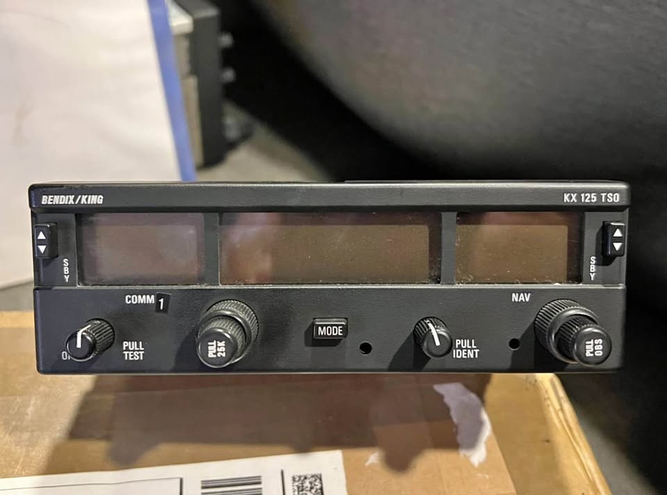 Bendix/King KX 125 Radio w/ tray and backplate