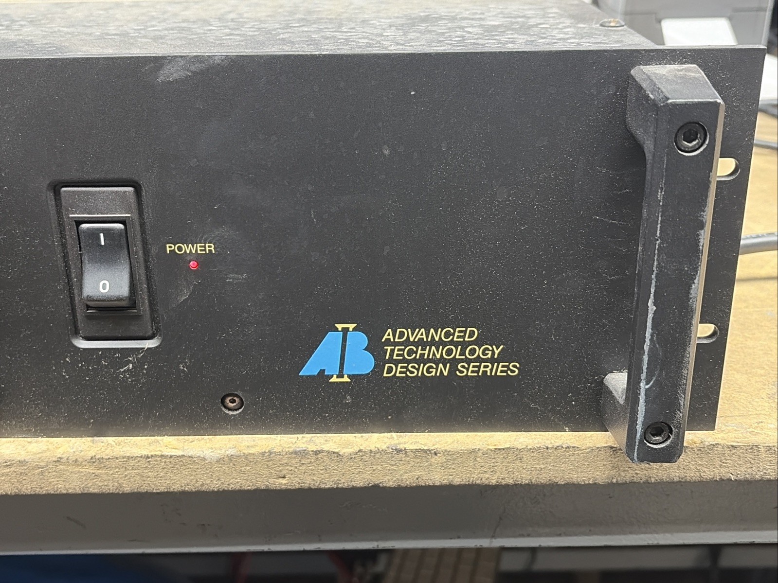 AB International 821 Amplifier