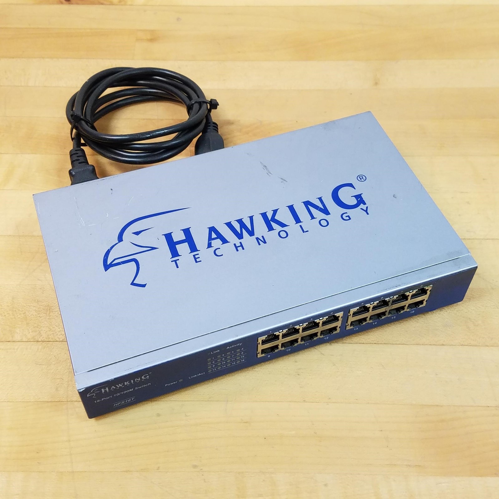 Hawking Tech. HFS16T 16-Port 10/100 Network Switch. - USED