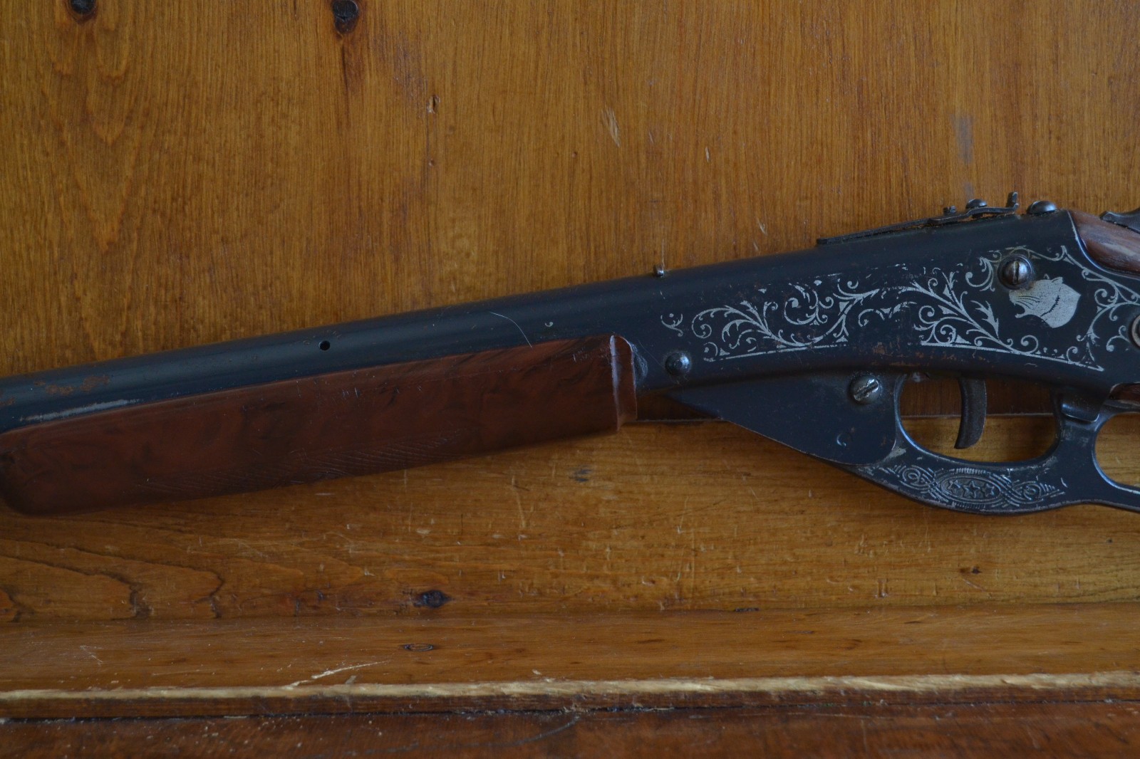 Vintage Daisy Model 111 Air Rifle BB Gun Cougar Graphics Working Condition