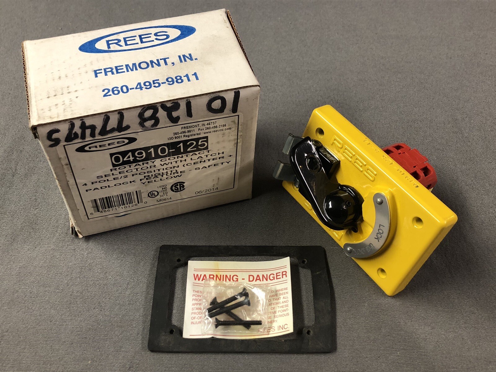 Rees 04910-125 Rotary Contact Selector Switch 2 Pos. / 4 Poles "Lock" - "Unlock"
