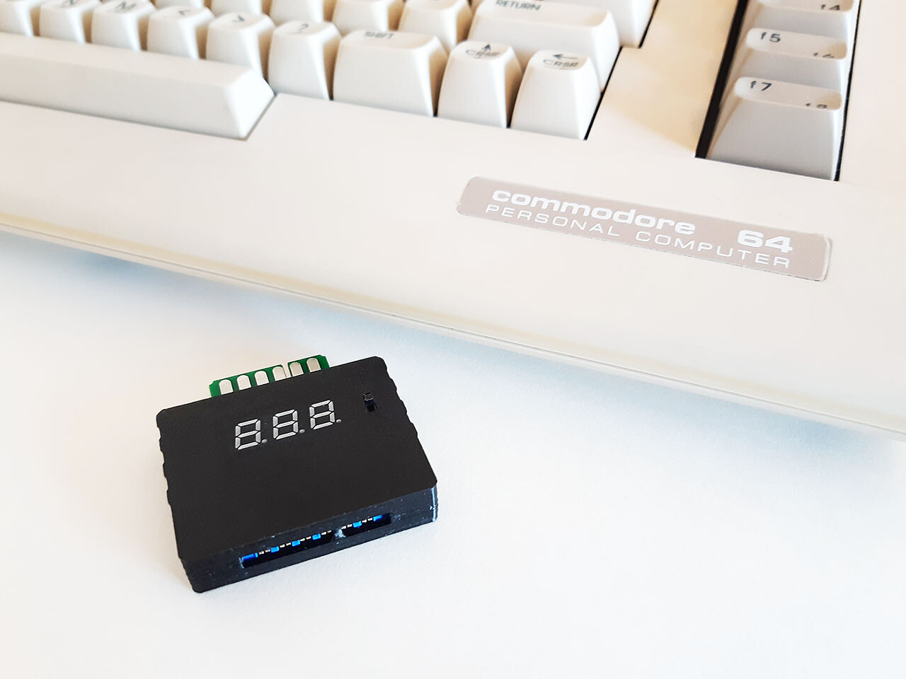 Commodore C64 voltmeter. C64, C128 & VIC-20 computers compatible. Adjustable!