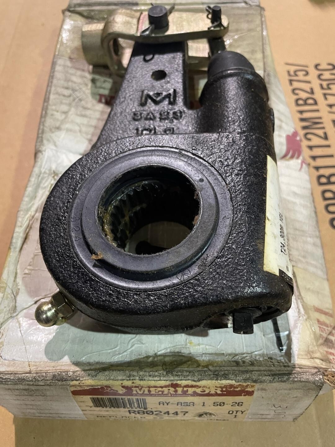 R802447 Meritor Cam Brake Automatic Slack Adjuster W Clevis 5.5 1.5 / 28 Spline