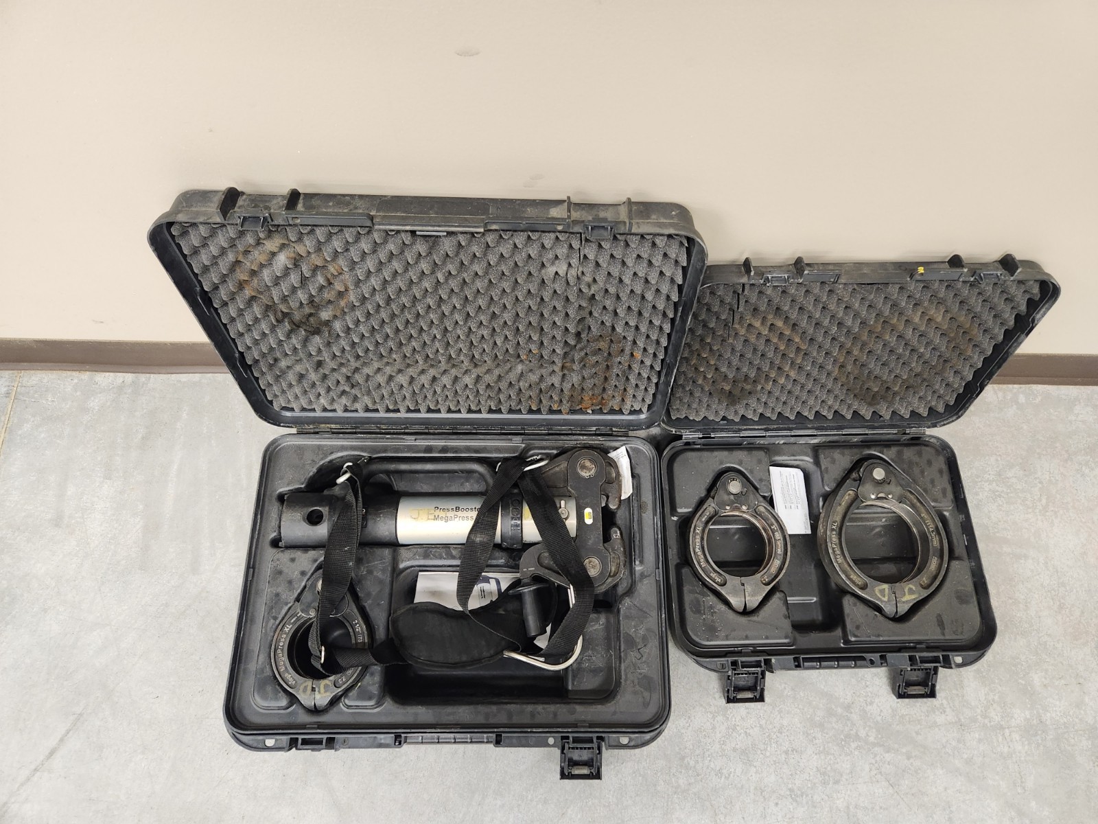 Ridgid 60638 2-1/2" to 4" Megapress Jaw Kit with Press Booster and Carrying Case