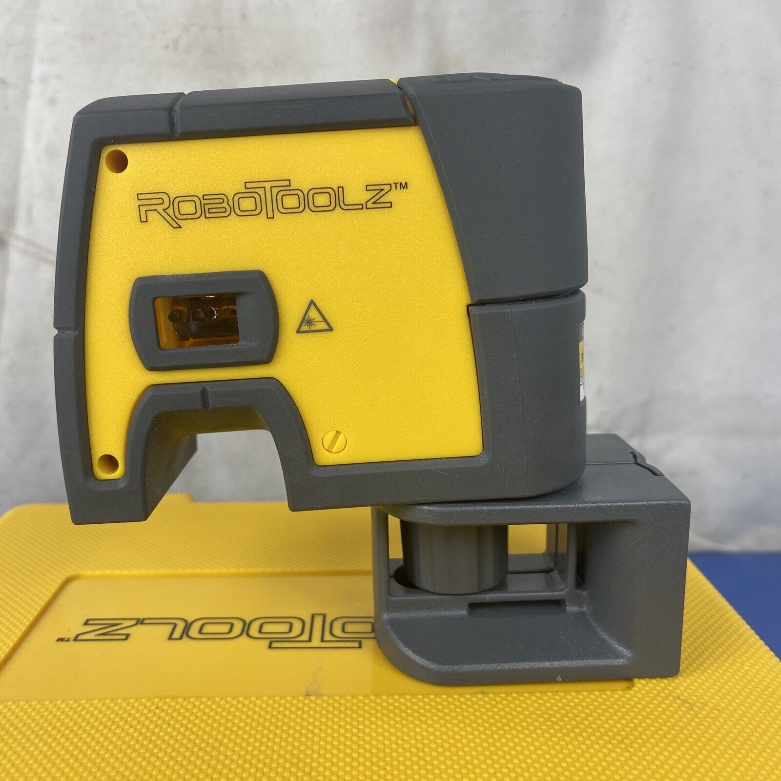 RoboToolz Electronic Self Leveling 5-beam Laser RT-7610-5 ￼With Case & Eyewear