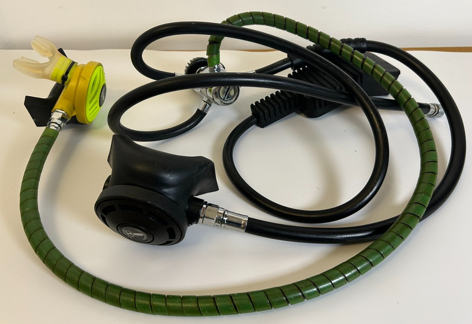 U.S. Divers Regulator Set Conshelf SE2, Octopus, and Aqua Lung Pressure Gauge