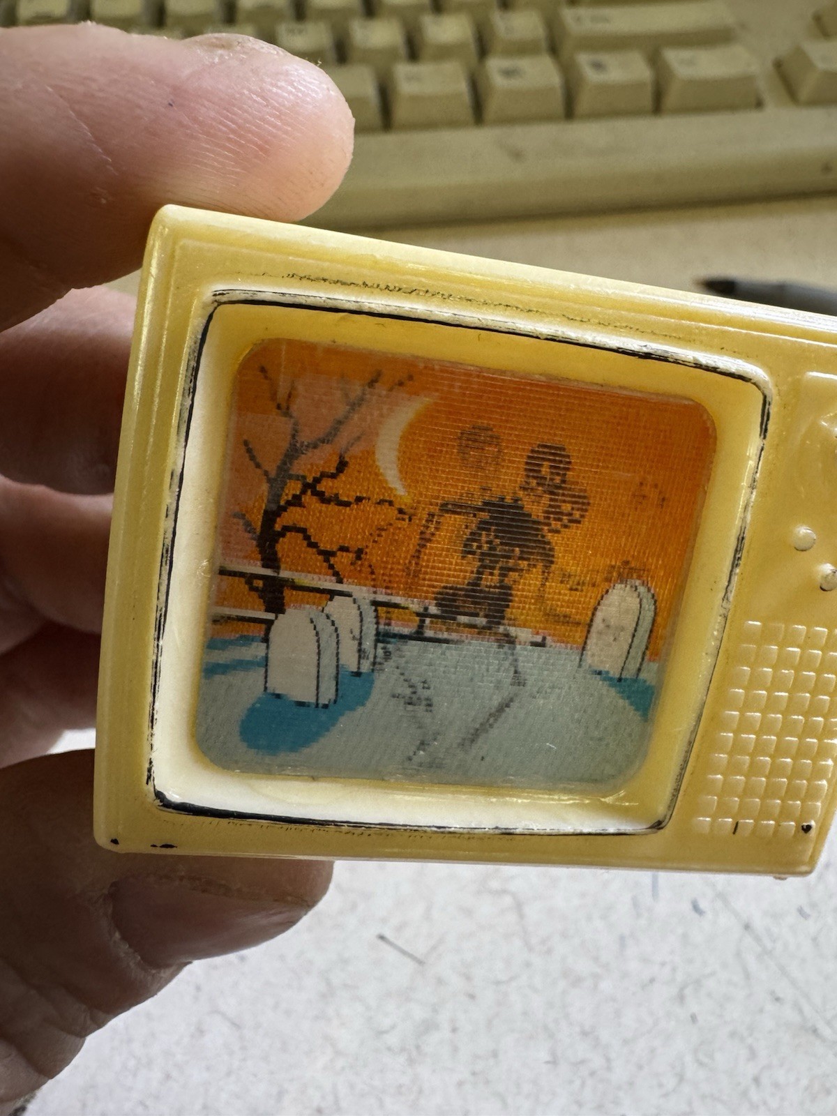 Extremely Rare Wiggle Tv Pencil Sharpener Case Only Graveyard Dancing Skeleton