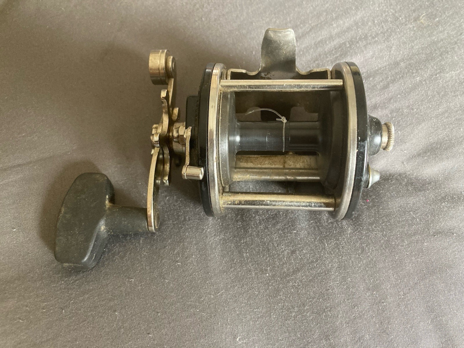 Vintage Penn No.9 Level Wind Fishing Reel Black Cover. Good Working Condition