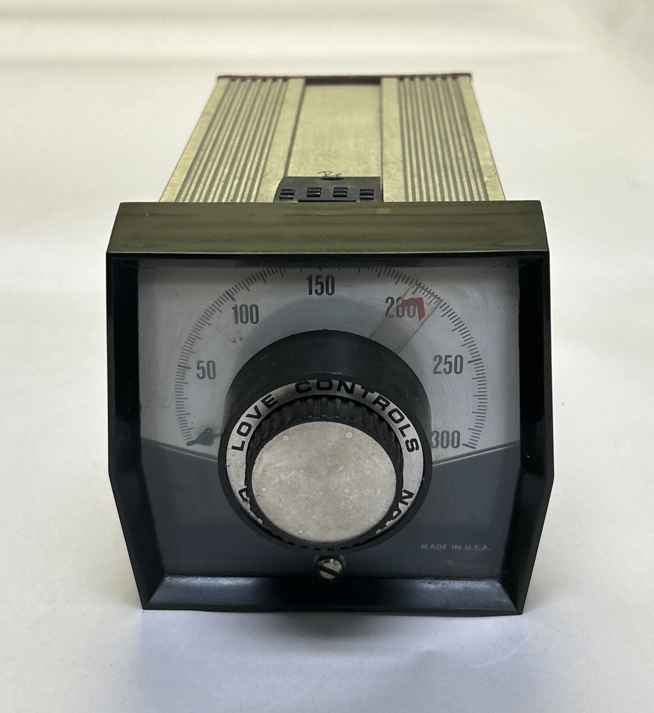 LOVE CONTROLS,MODEL 48,TEMPERATURE CONTROLLER 0-300F