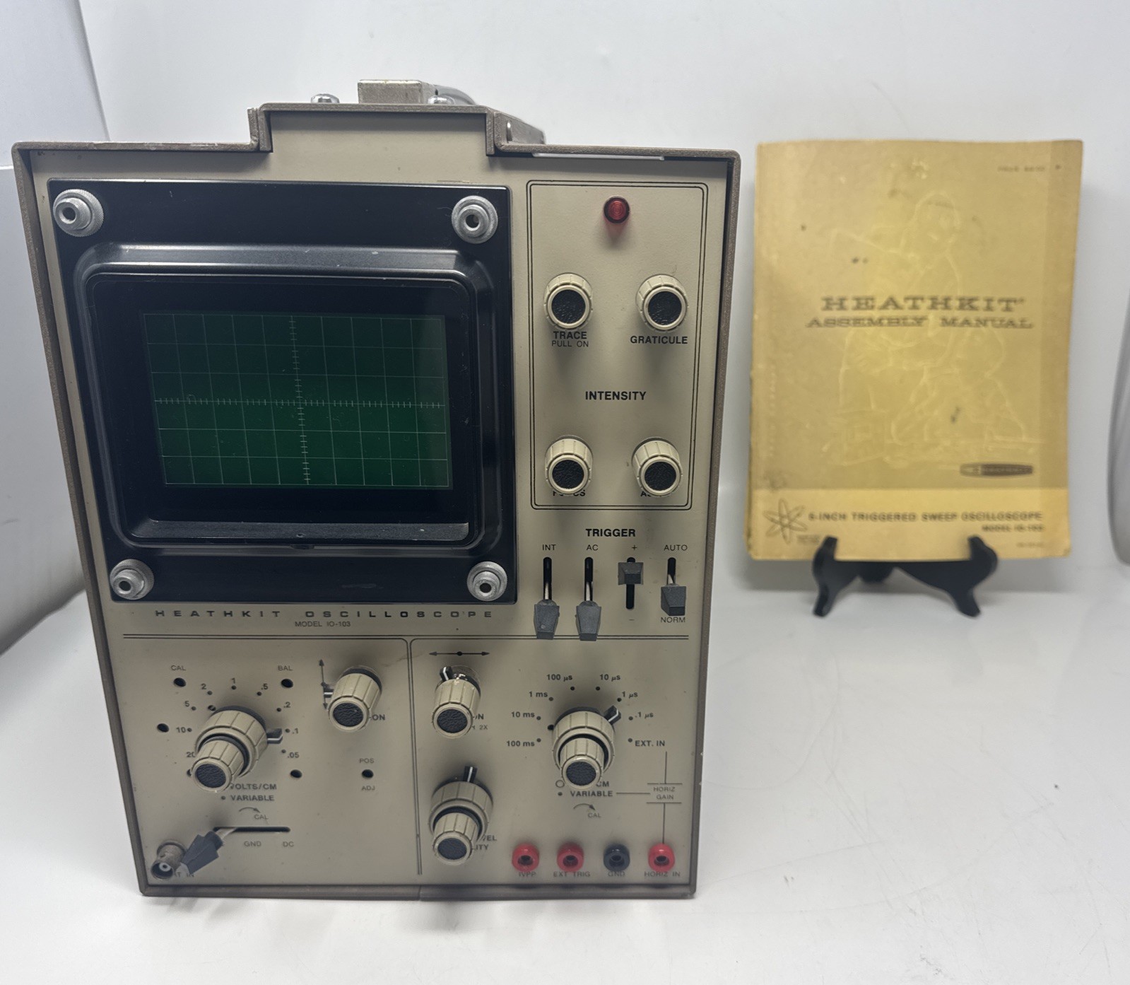 Heathkit Model 10-103 Oscilloscope w/ Manual & Probe , Turns On - W Manual Read