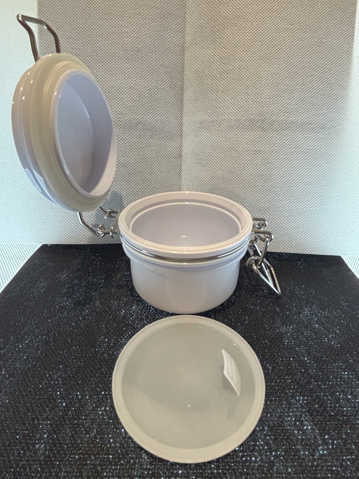 Cosmetic/Storage Container. 6 pcs. 120 ml each. Food grade. Air Sealed.