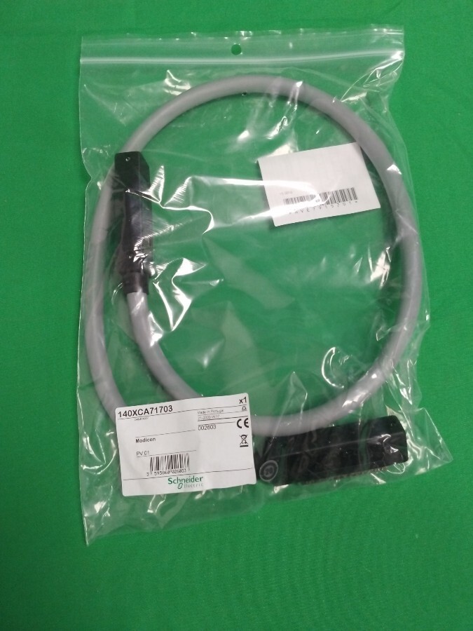 NEW Schneider Electric 140XCA71703 140XCA71703   In Box