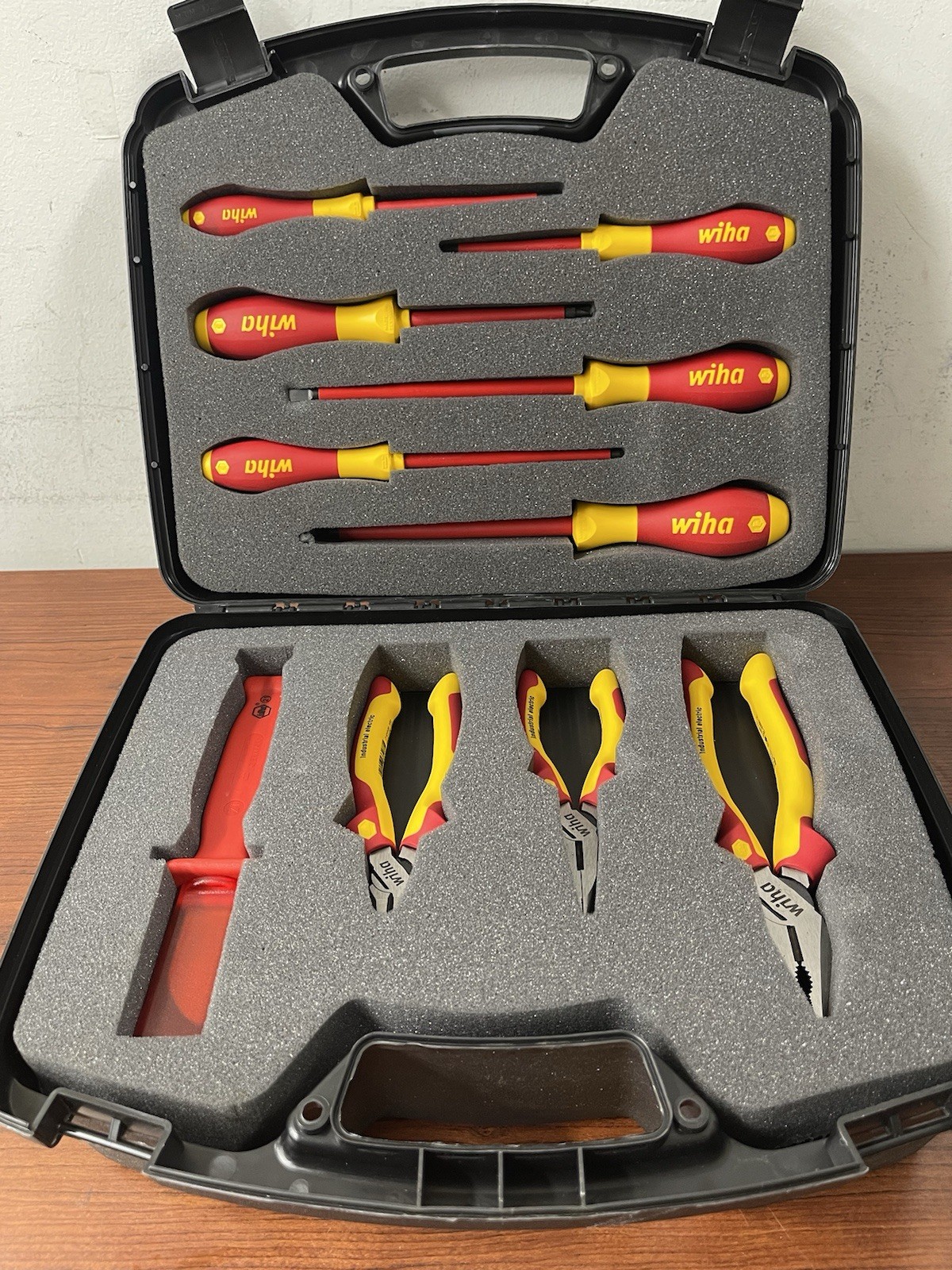 Wiha 31592 24 Piece Insulated Tool Set
