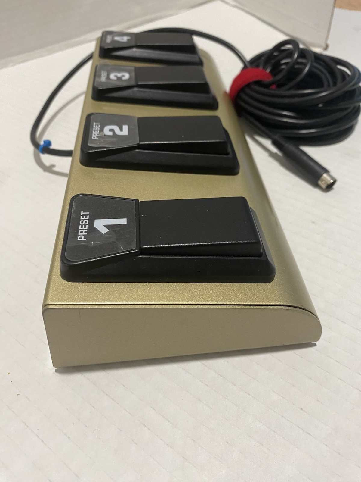 Behringer FS 114 foot pedal Control with 4 pre set buttons