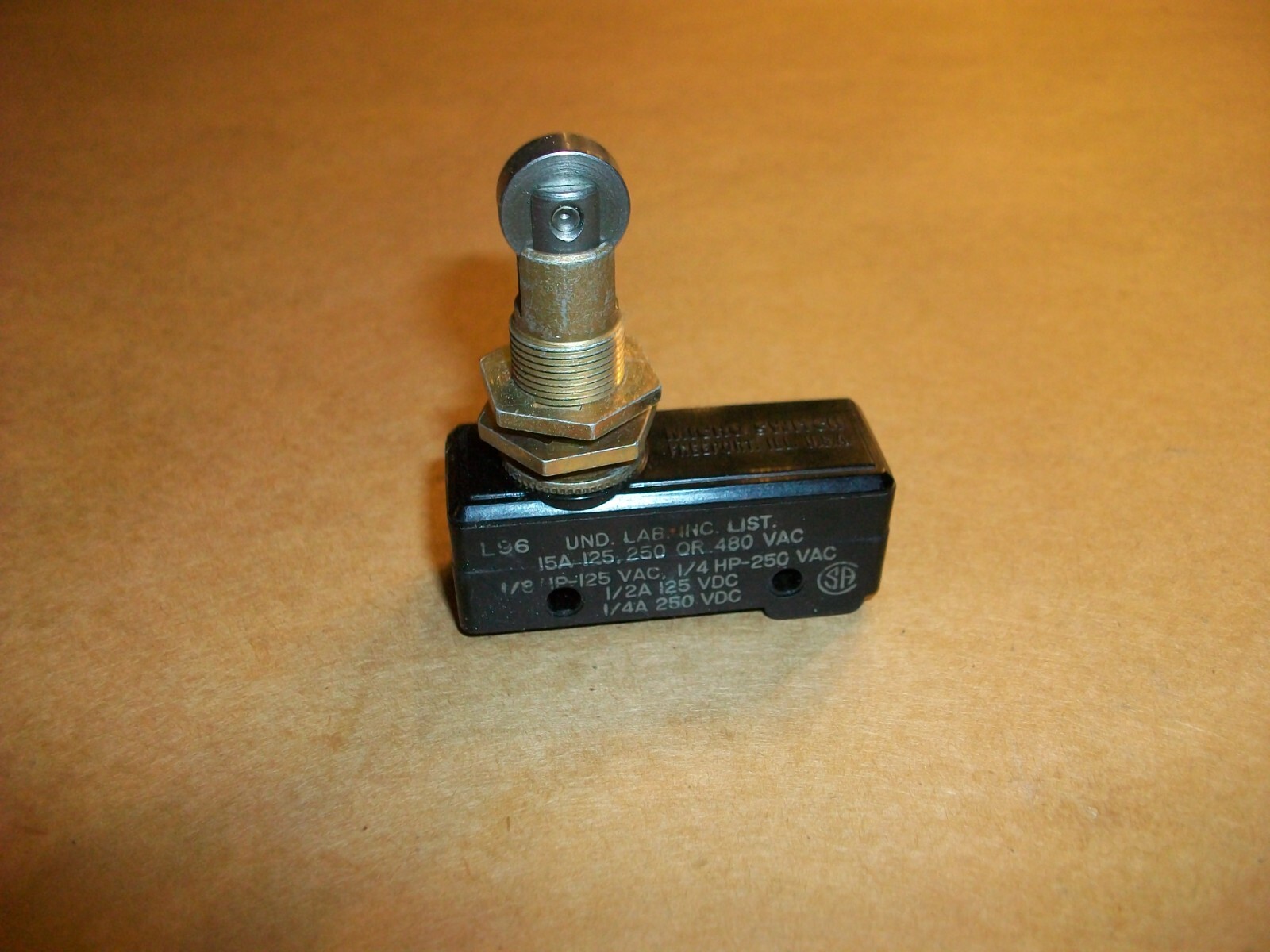 MICRO SWITCH SNAP SWITCH BZ-2RQ18-A2 480VAC 15A  NEW