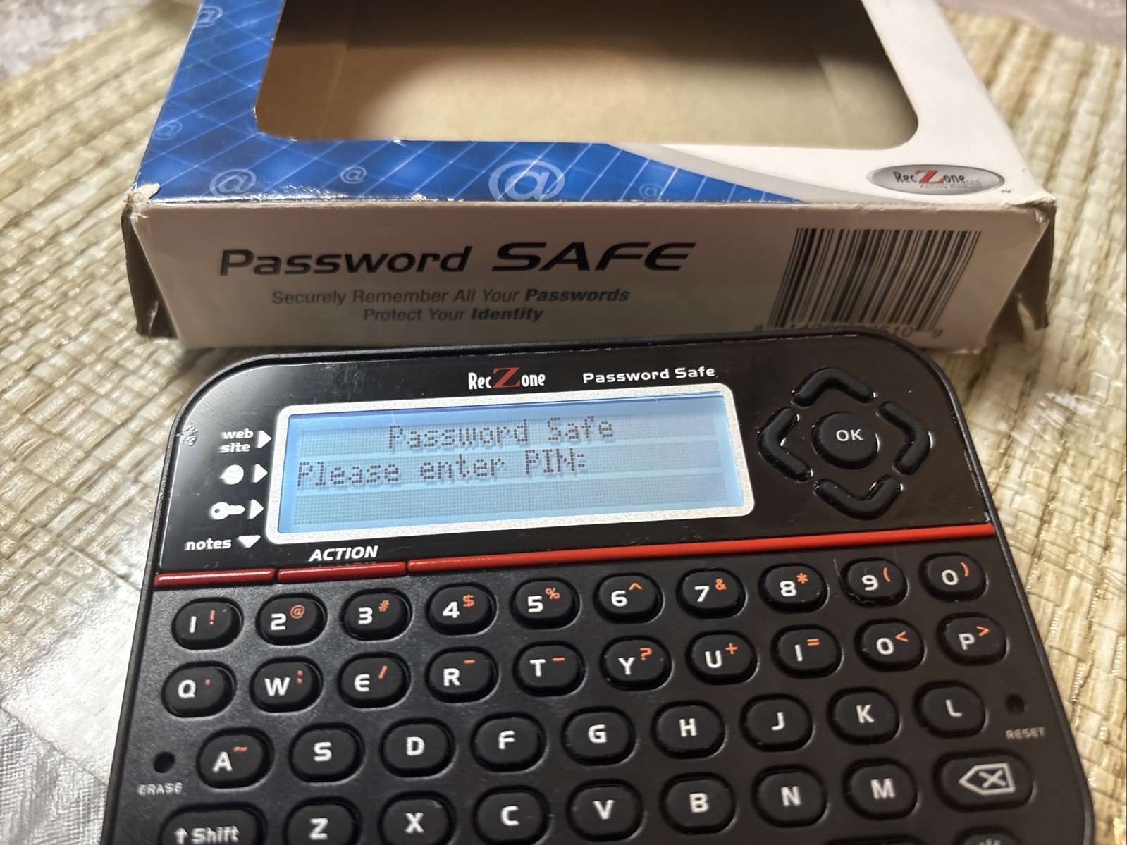 RecZone Password Safe Model 595 Backlit LCD Built-in Memory Storage - Tested