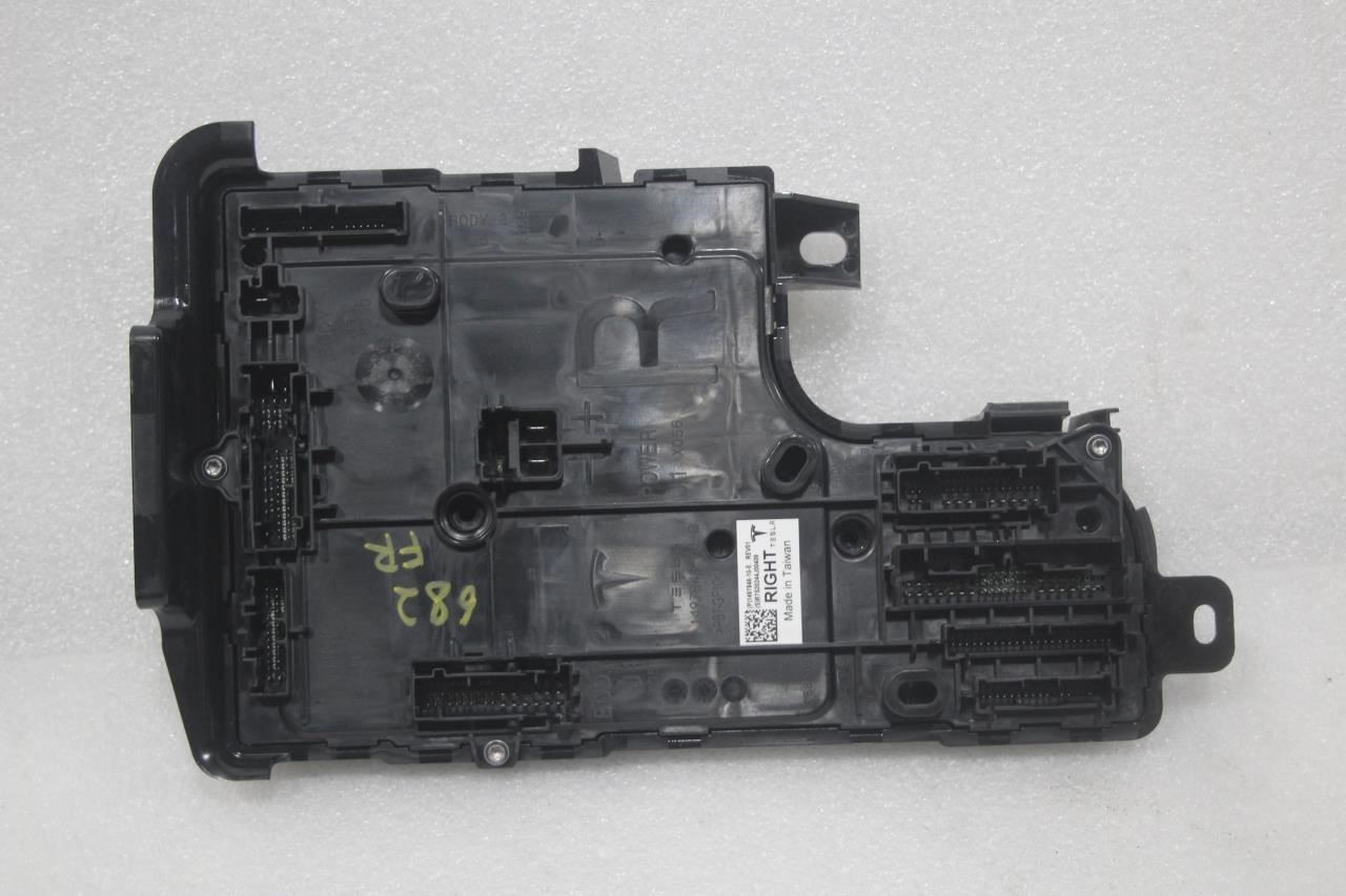2020 2021 2022 2023 2024 TESLA MODEL Y RIGHT BODY COMFORT MODULE 1497846-10-E