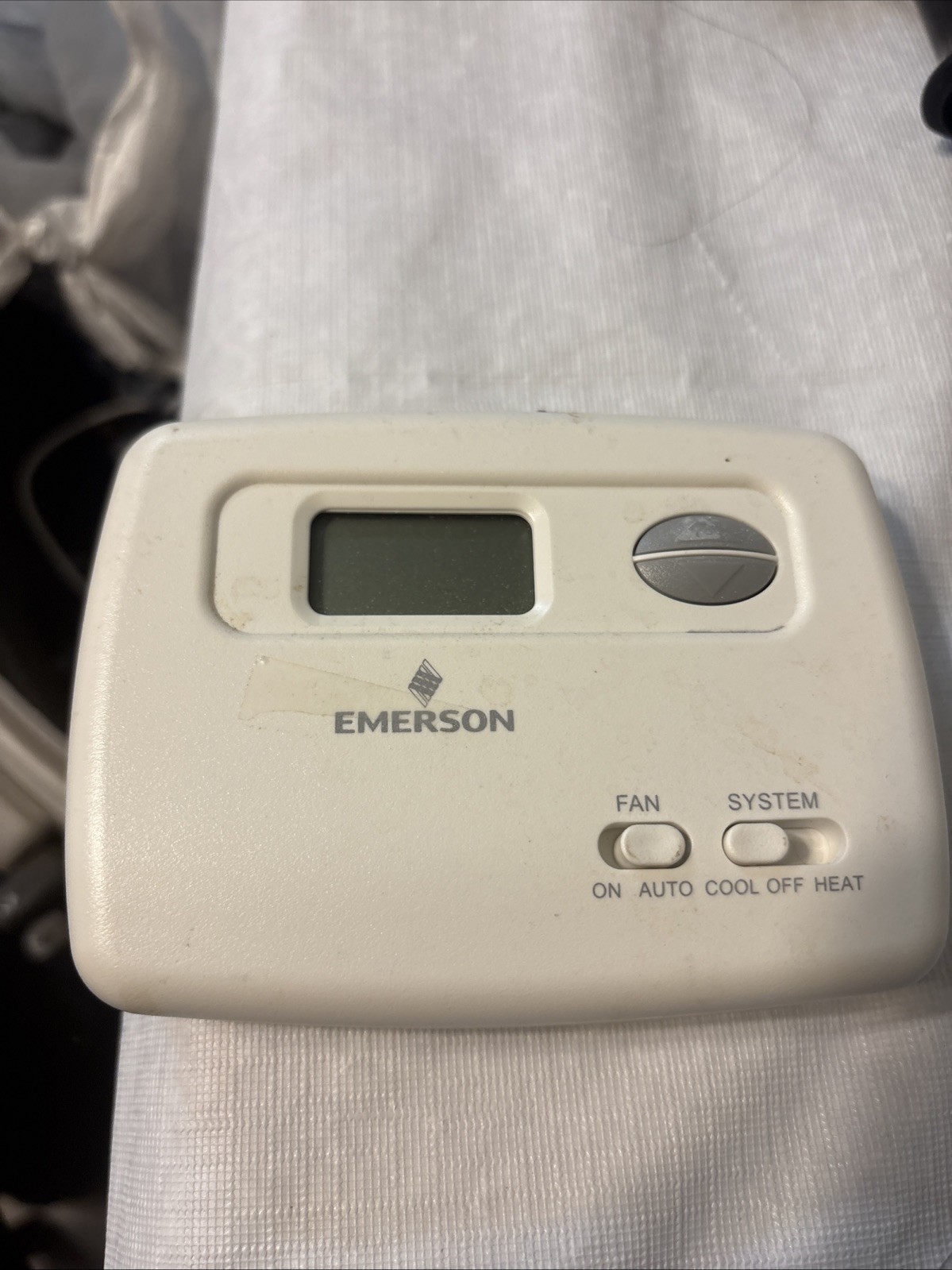 Emerson 1F79 Non-Programmable Heat Pump Thermostat
