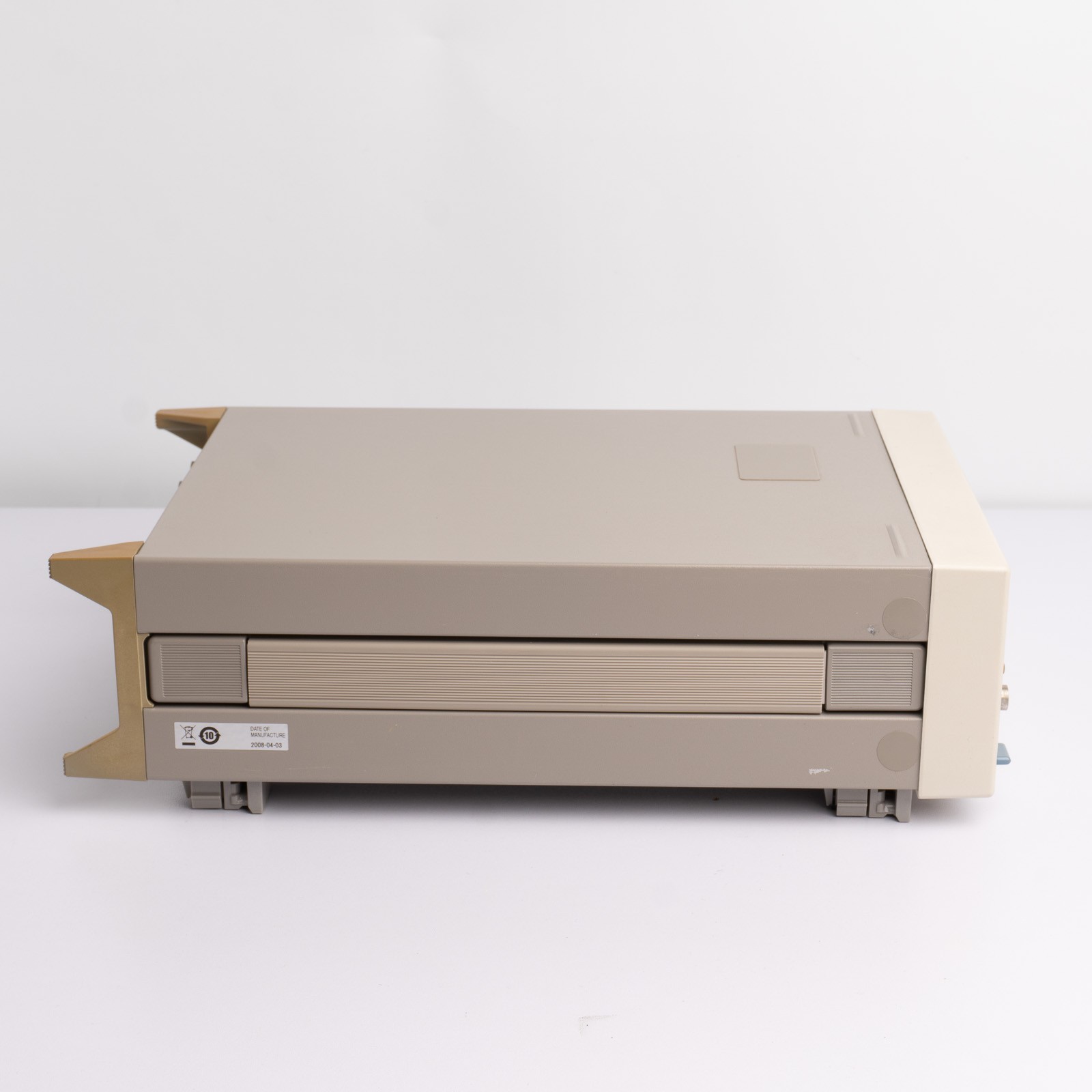 YOKOGAWA FG110 2MHz SYNTHESIZED FUNCTION GENERATOR W/Cables