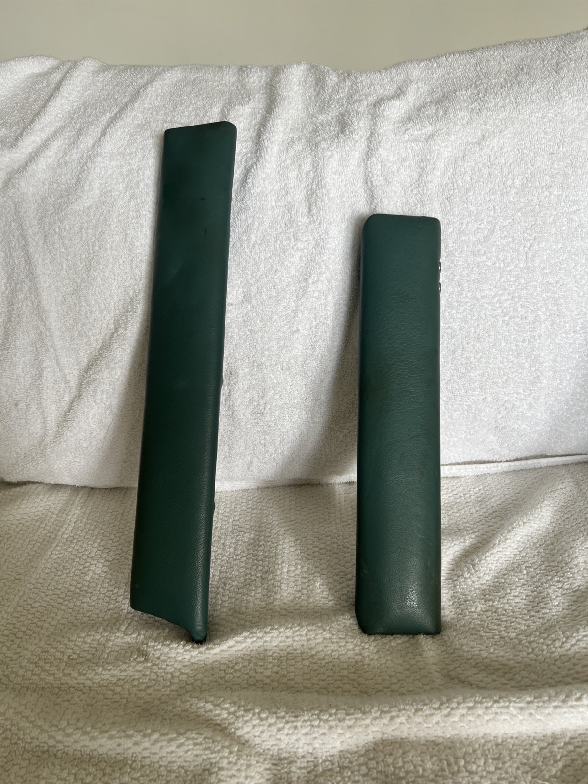 Piper Cherokee 28-180: Bottom Leather Panel Dash Bumpers (green) I P/N: N/A