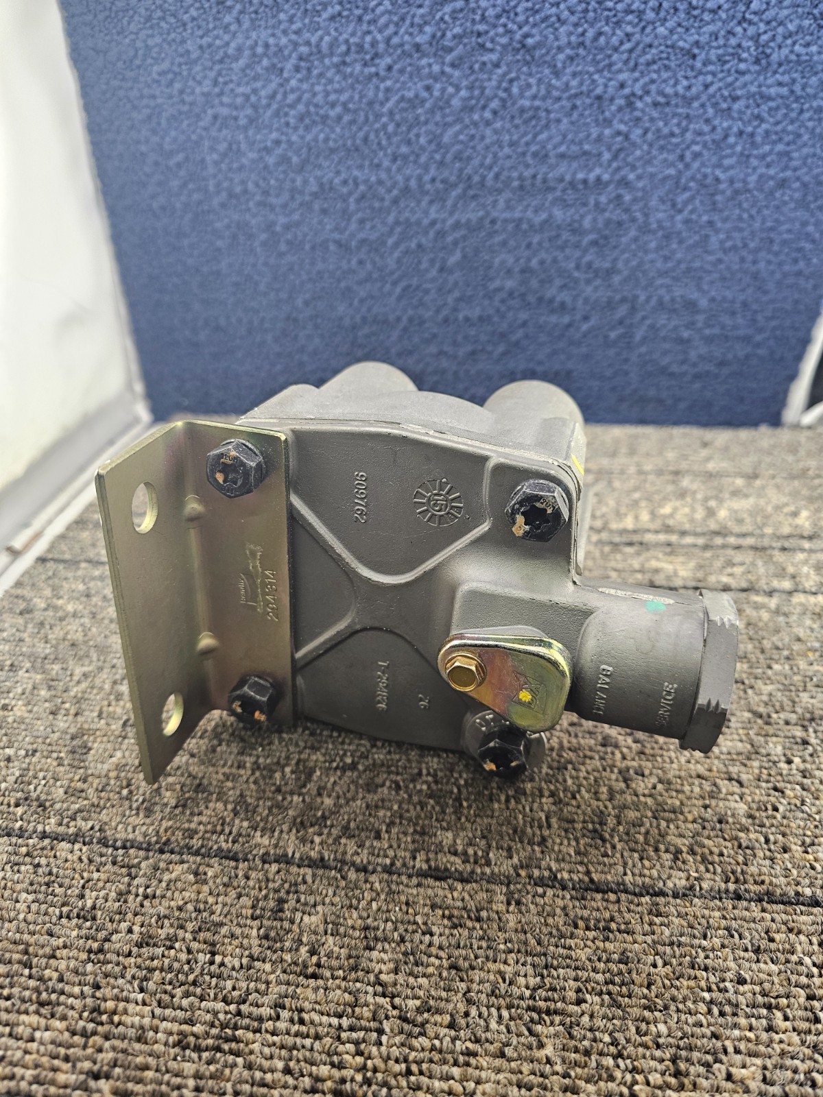 Bendix 5012257N: R-14 Relay Valve Air Brake Replacement