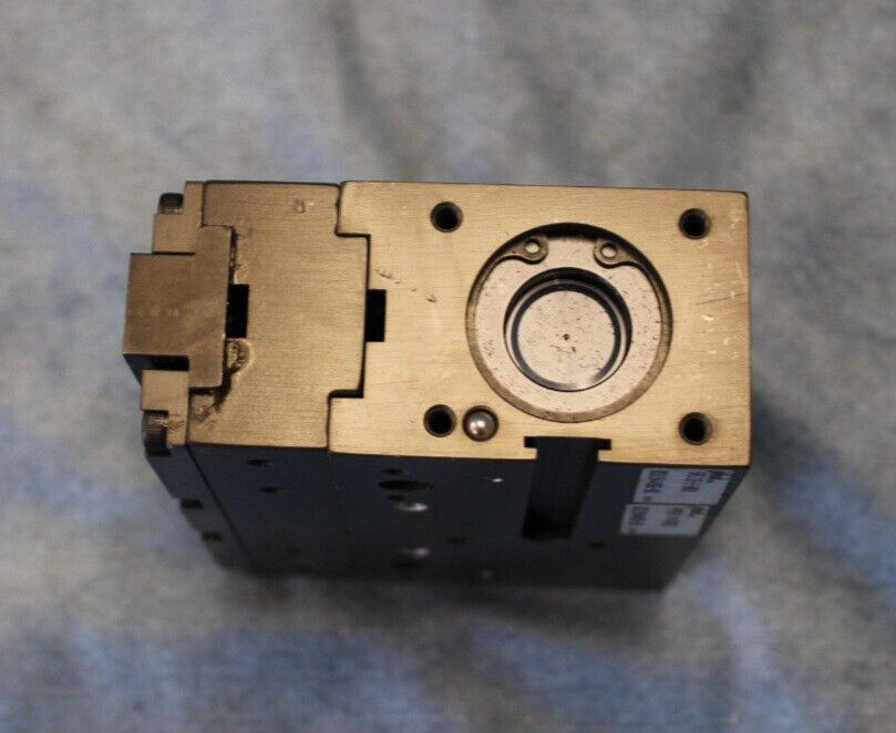 New Old Stock PHD GRC132-2-0001 Pneumatic Parallel Gripper