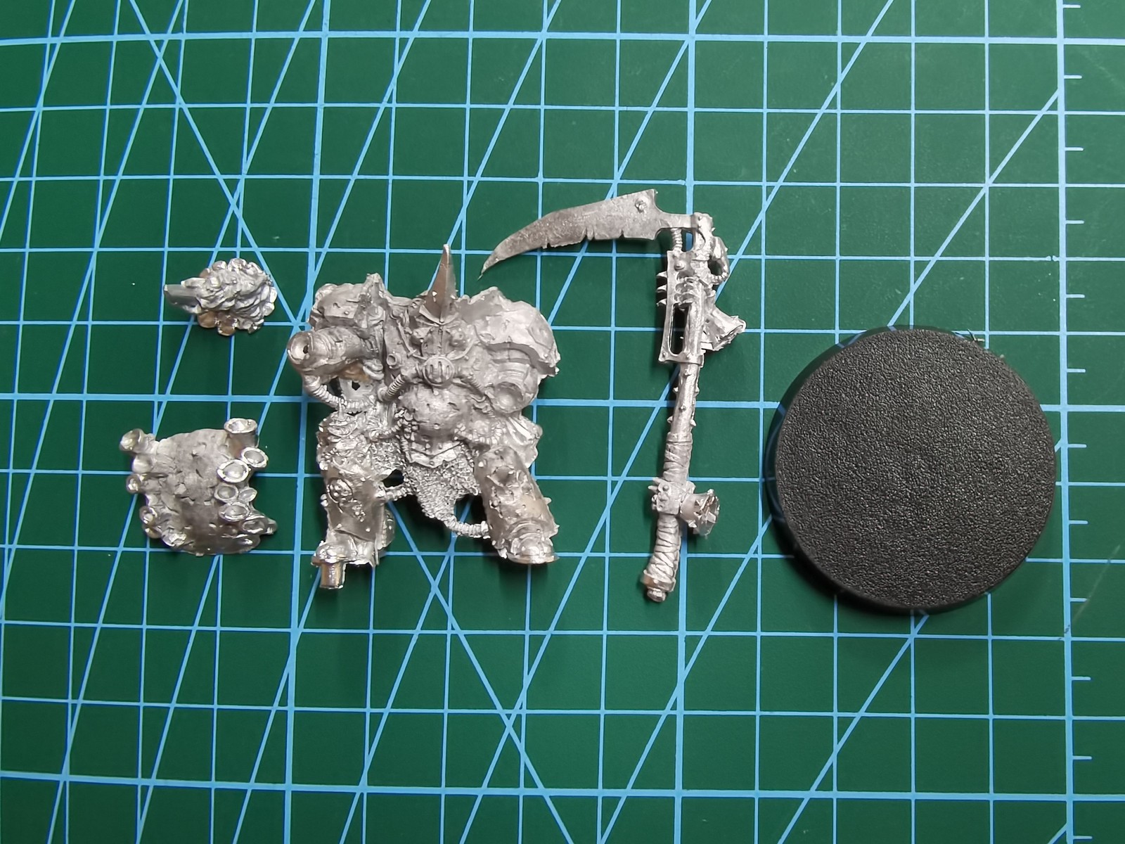 Uncolored model Old Typhus Herald of Nurgle (metal) WOW