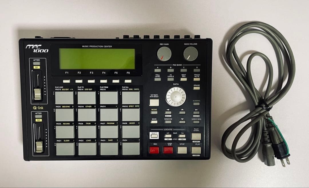 AKAI MPC1000-BK Music Production Center Sampler Sequencer Tested
