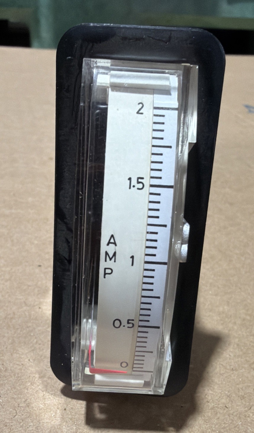 INTERNATIONAL INSTRUMENT 1136 VERTICAL METER