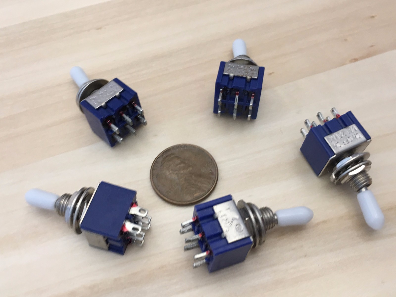 5 x White Sleeve cap Latching 6 Pin DPDT ON OFF ON Toggle Switch 6A 125VAC B24