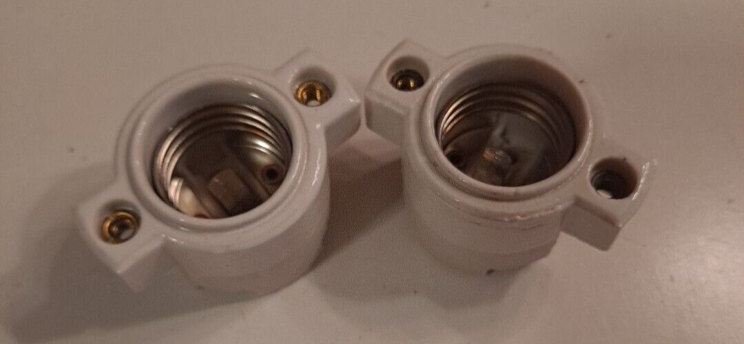 Porcelain Light Socket Leviton Med Base (E26)Socket 600 Volt (Pack of 2) NOS