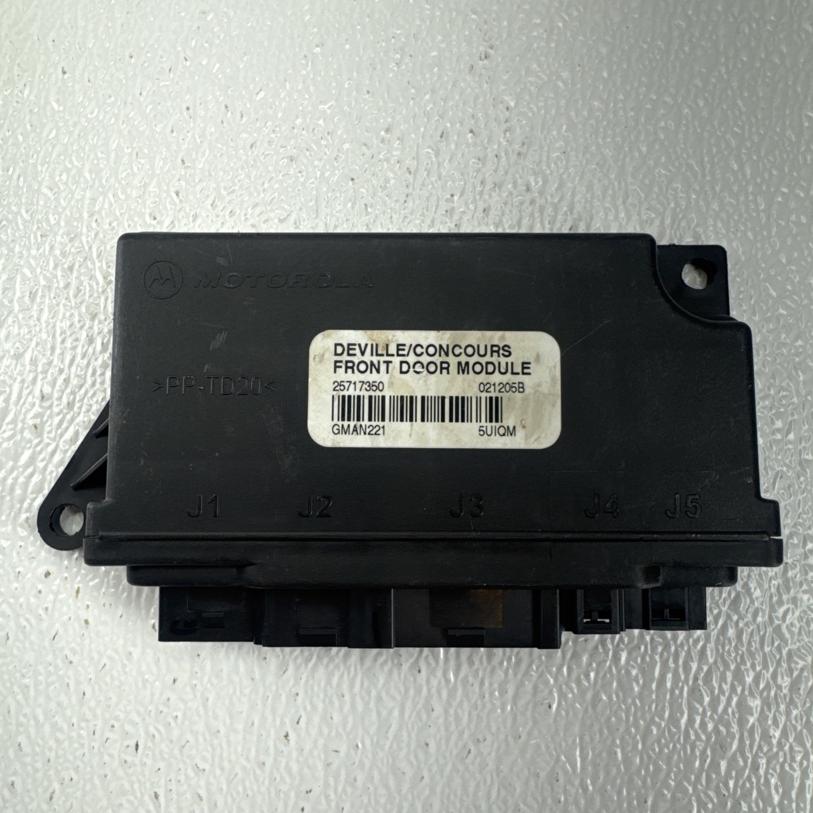 2000-2003 CADILLAC DEVILLE LEFT FRONT DOOR MODULE 25717350 OEM