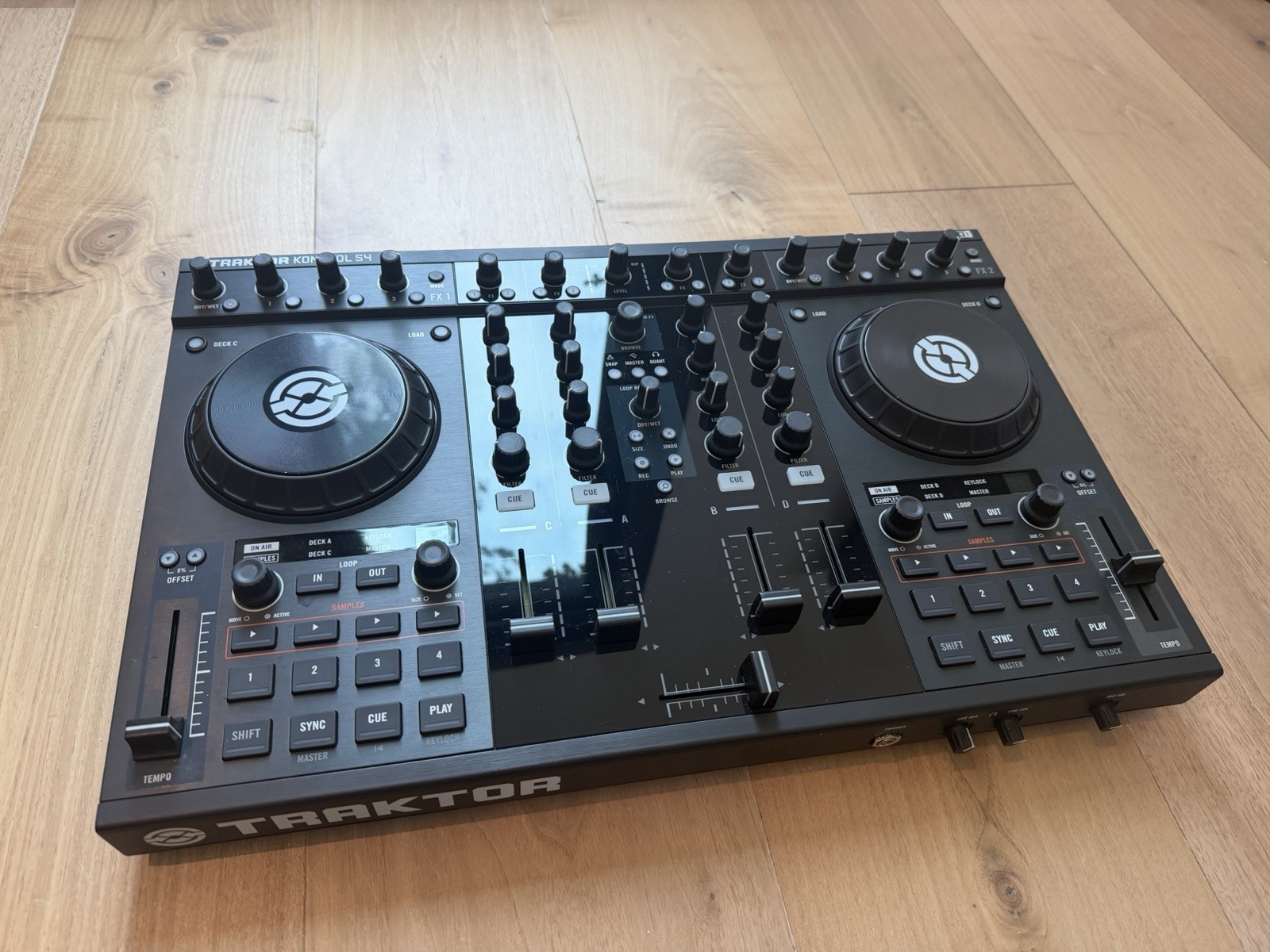 Native Instruments Traktor Kontrol S4-Namba Gear Backpack-Laptop stand-Cords