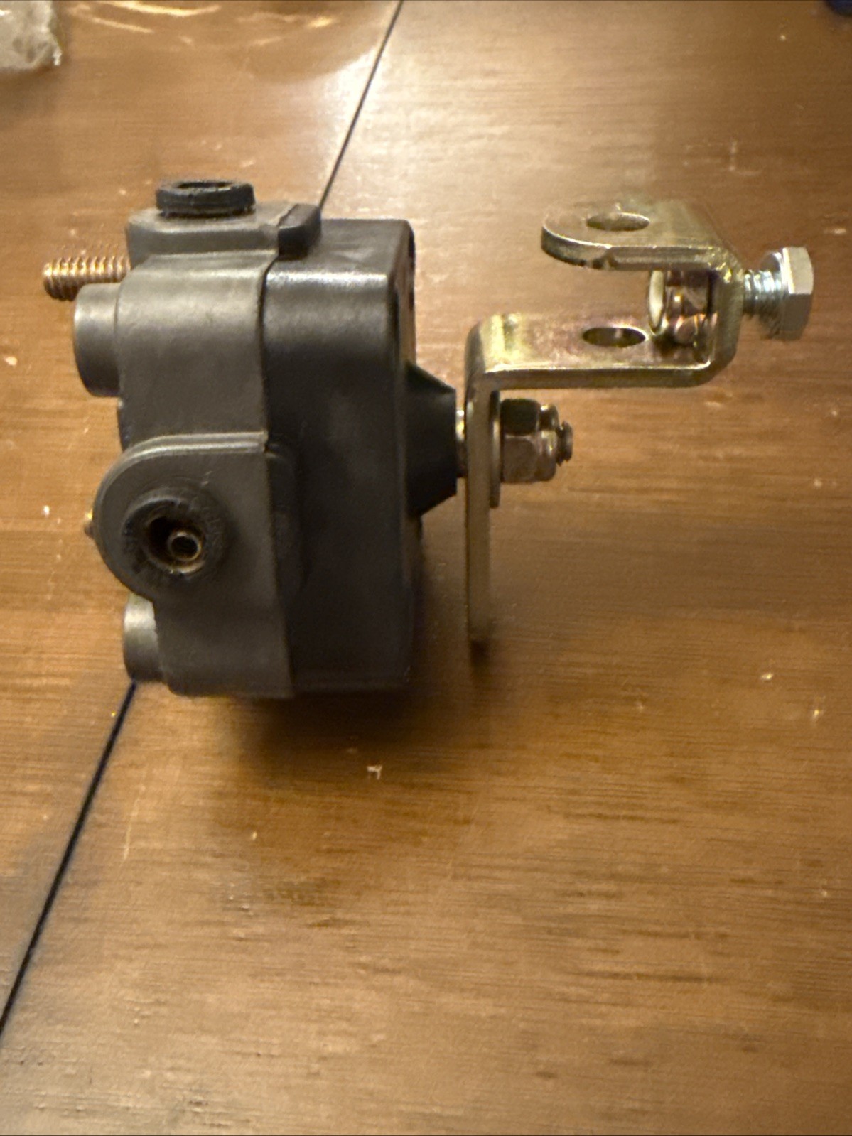Barksdale Leveling Valve, Height Control 52321 series