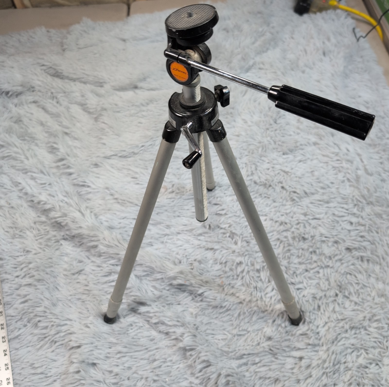 Vintage JC Penney Tripod Camera Model No. 624-4421 Adjustable Legs Shaft Works