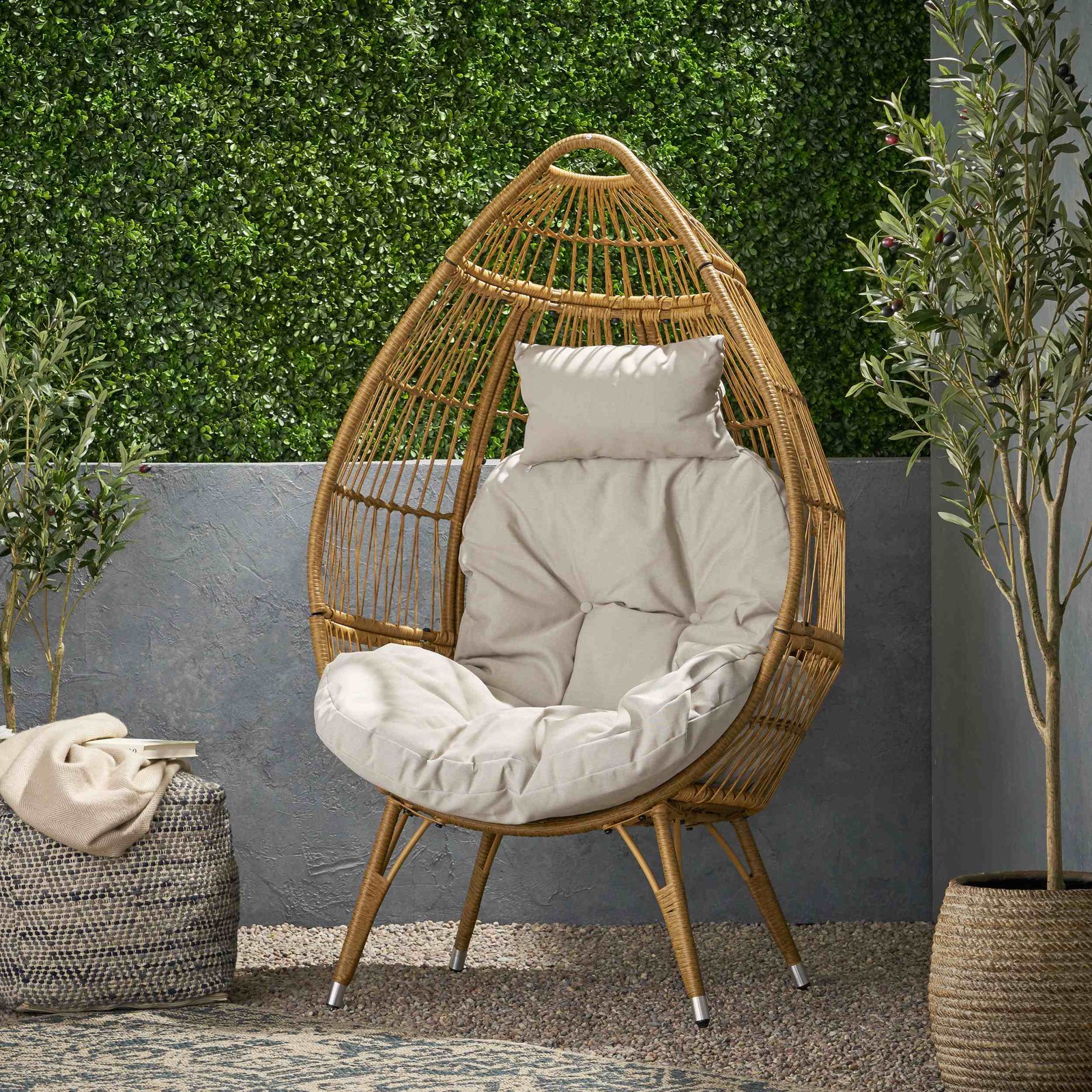 Vinsetto Outdoor Teardrop Wicker Patio Chair with Water-Resistant Cushions