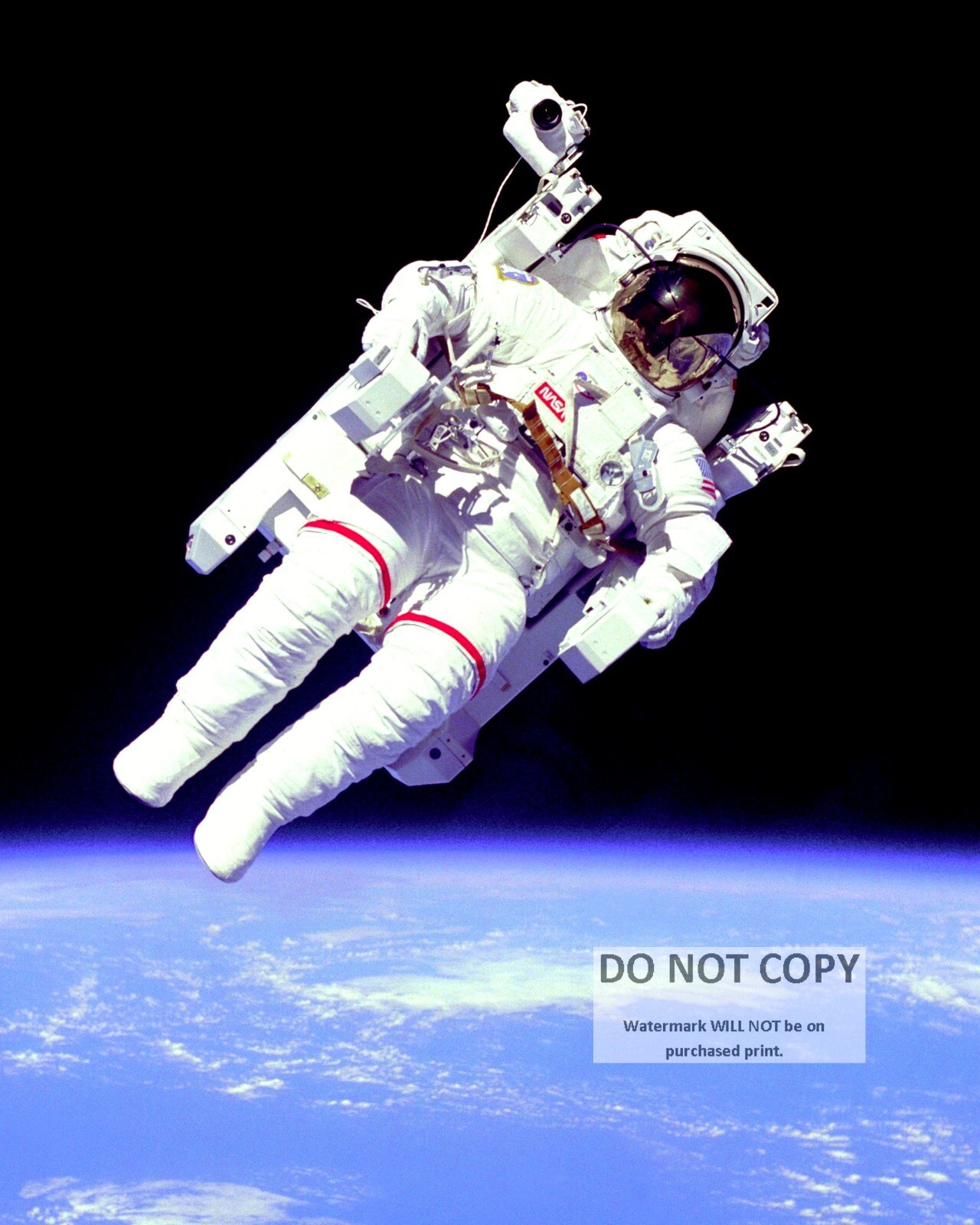 ASTRONAUT BRUCE McCANDLESS DURING UNTETHERED SPACEWALK  8X10 NASA PHOTO (DD-205)