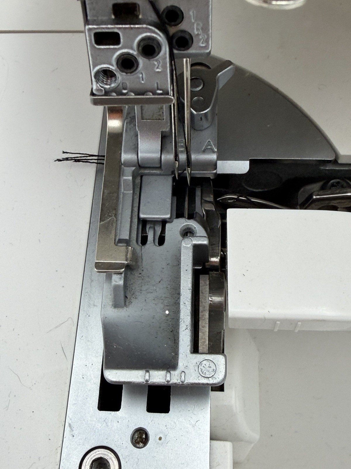 Elna Pro 905 DCX Serger Sewing Machine With Pedal / Case Tested Works EUC