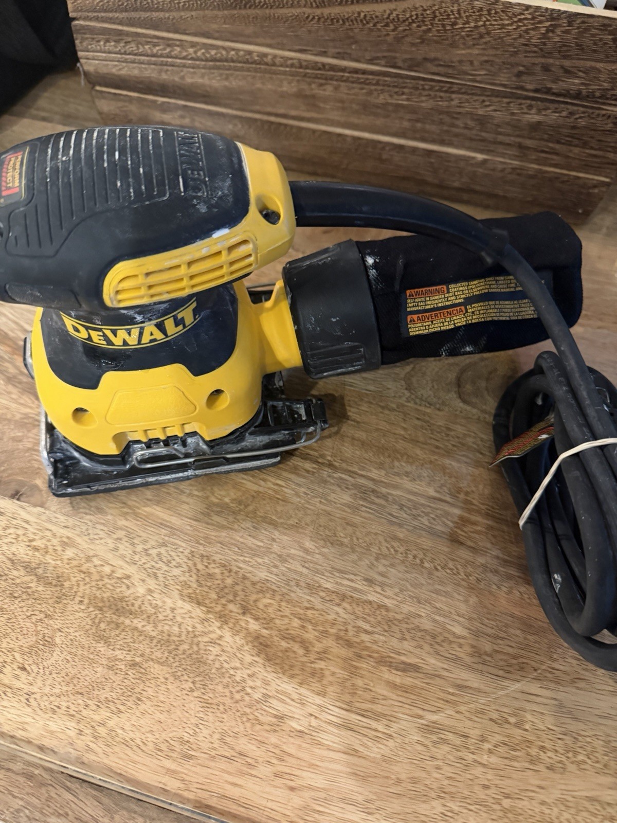 Dewalt E6411  1/4 Sheet Palm Sander 120V With sandpaper punch