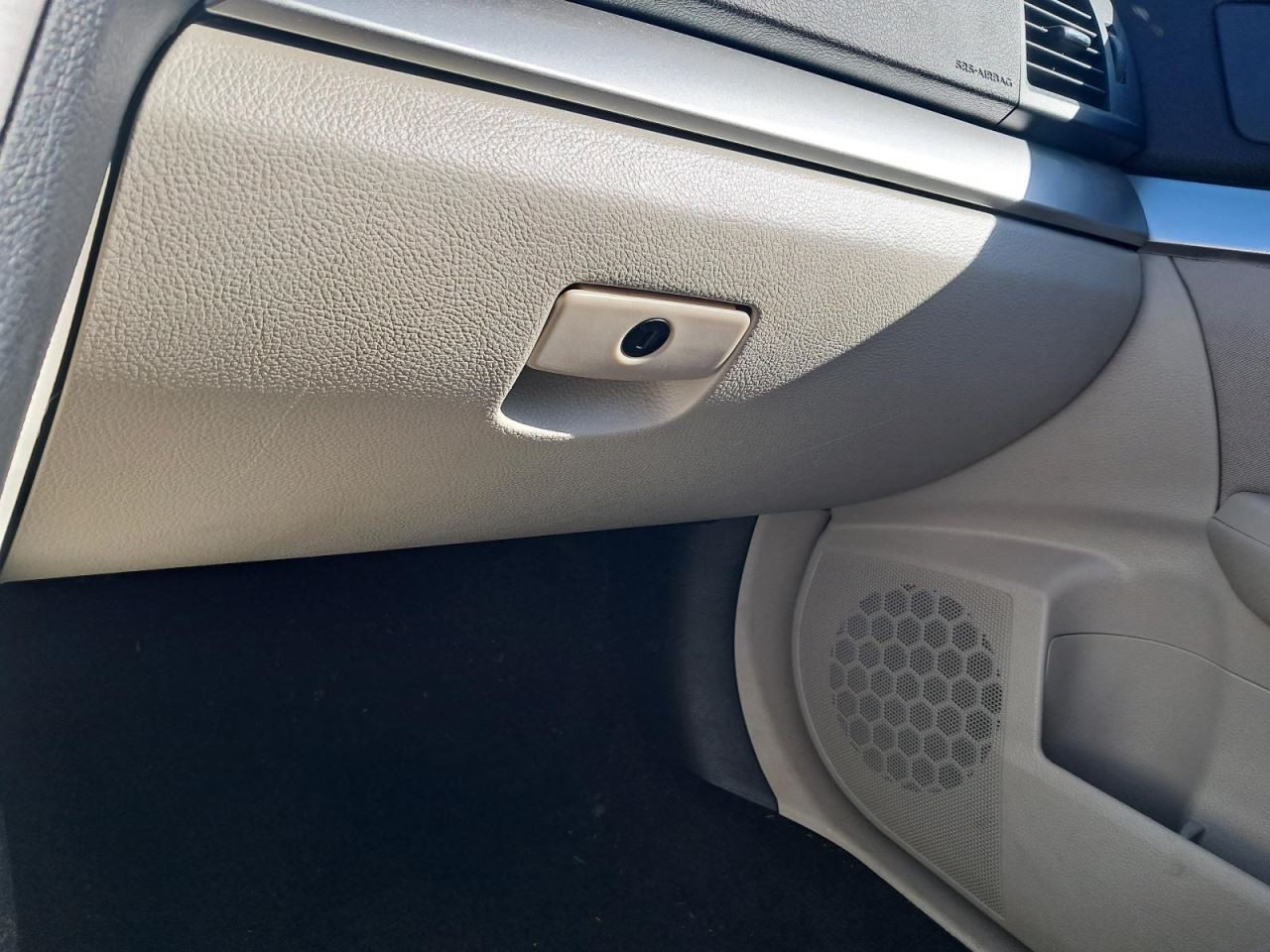 LEGACY 2013 Glove Box 4856119