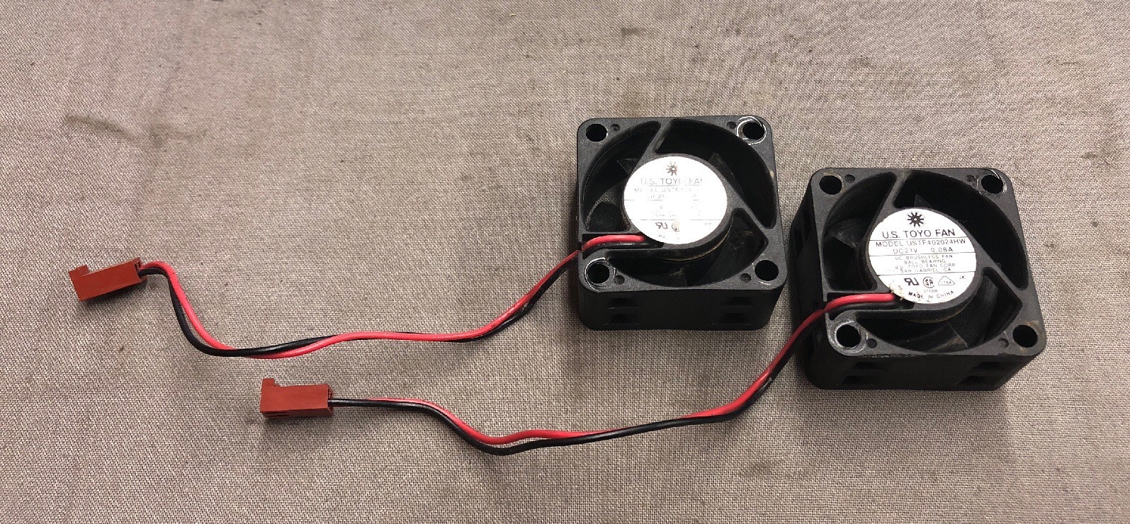 LOT OF 2 U.S. TOYO FAN USTF402024HW DC24V BRUSHLESS FAN