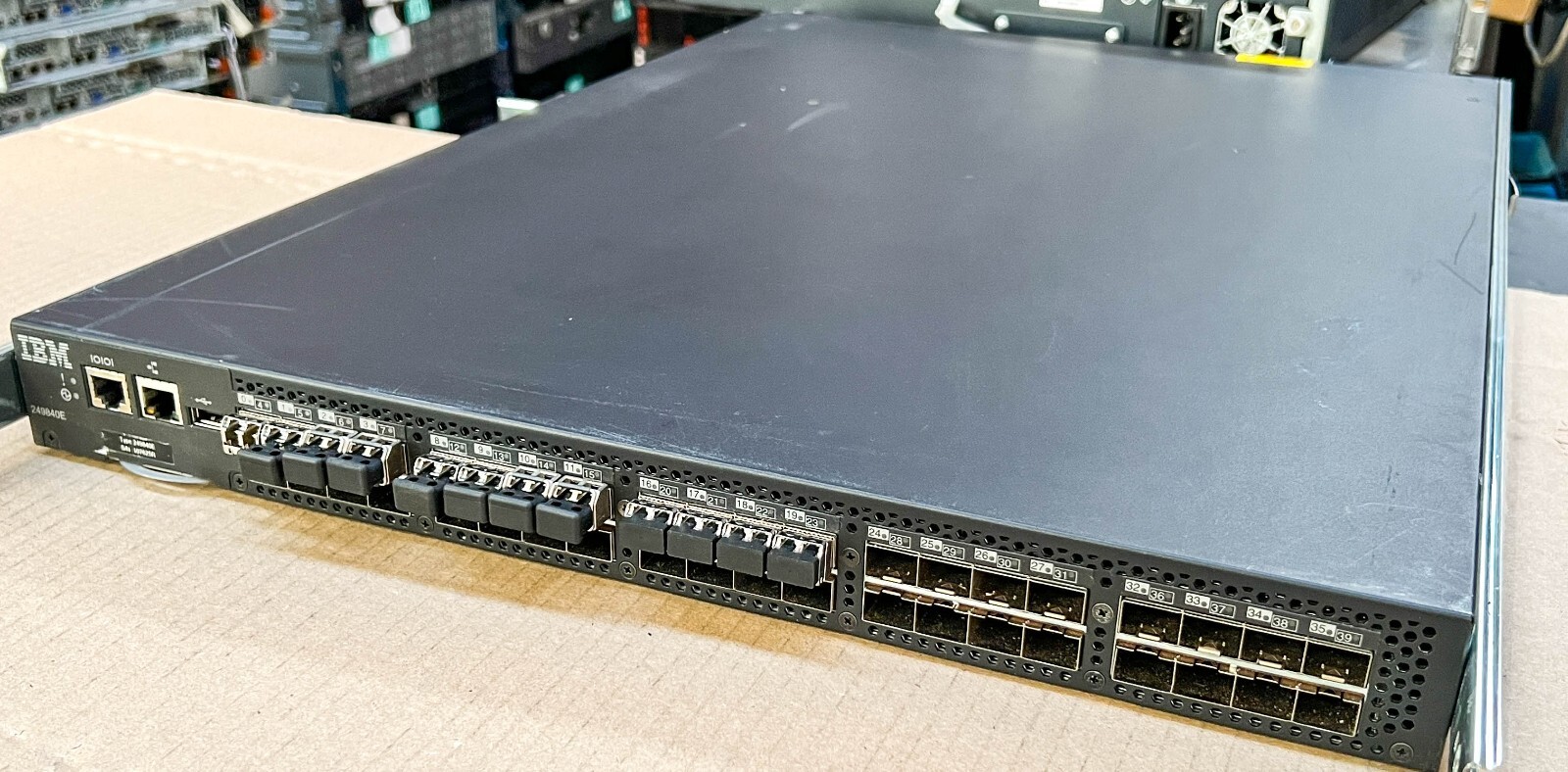 IBM SAN40B-4 2498-40E 40 Port 8Gbps Fibre Channel 24 active ports 1U SAN Switch