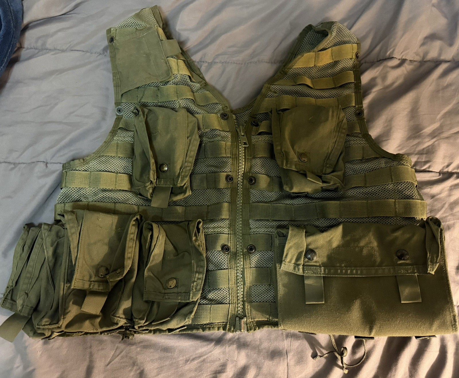 US Military Air Force Aircrewman's Survival Vest Model CMU-33A/P22P-18 & Pouches